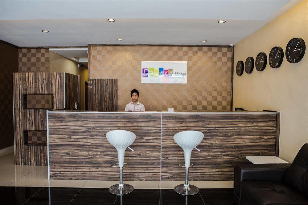 De Jaya Hotel ペタリンジャヤ エクステリア 写真
