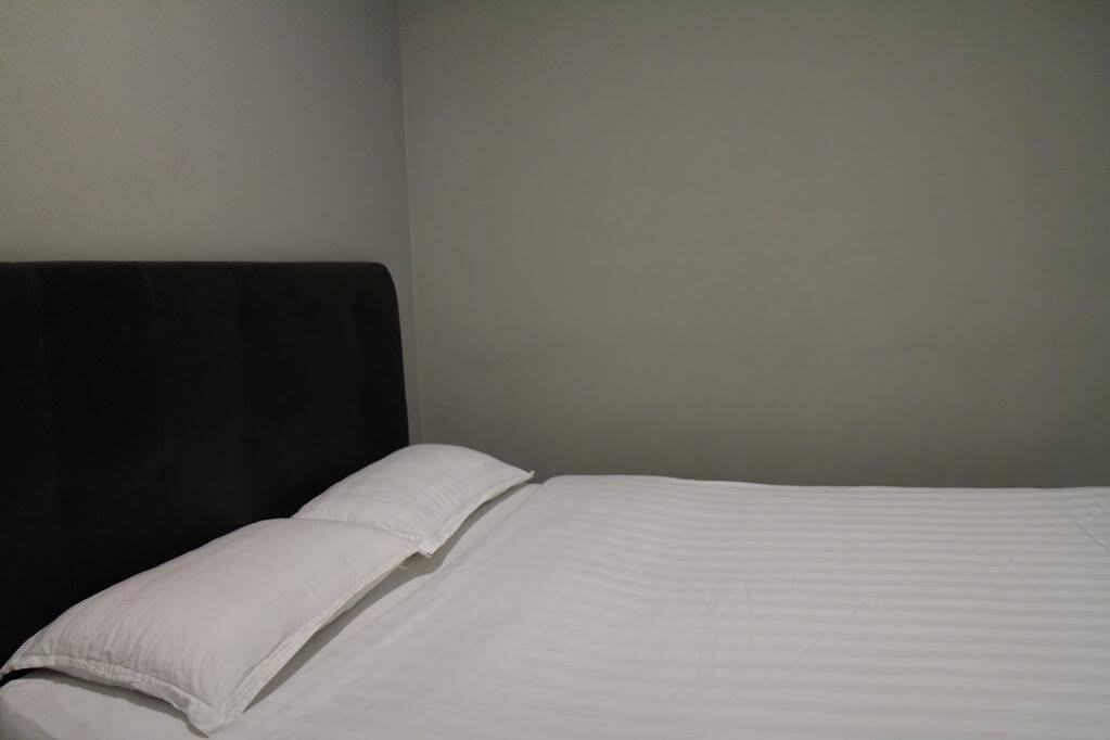 De Jaya Hotel ペタリンジャヤ エクステリア 写真